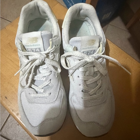 Like-New Women’s New Balance 574 V2 - Nimbus Cloud/ Summer Fog Size 8.5 - Picture 1 of 4